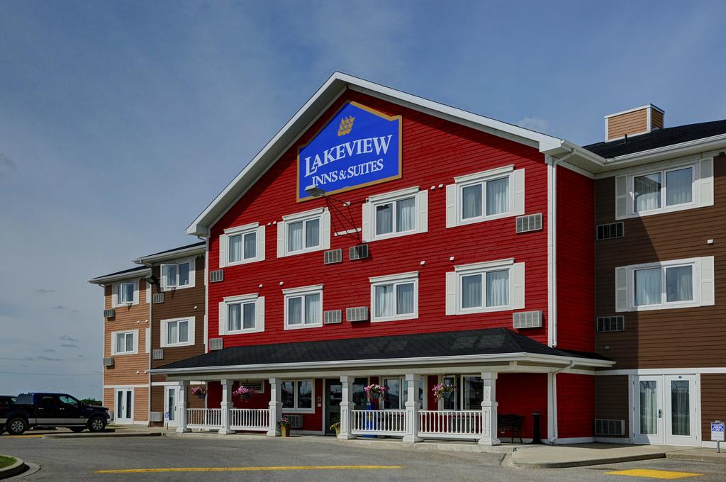 Lakeview Inns & Suites - Brandon Exterior photo